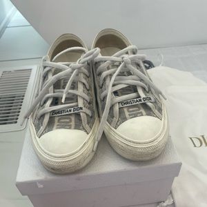 The shoes worn and I need to clean it